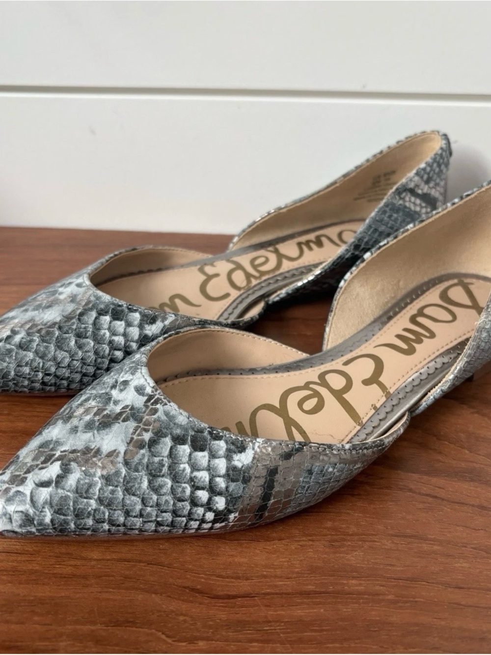 Sam Edelman Rodney Ballet Flat Ballerina Shoes Snakeskin Silver Gray Point Toe 6 - Picture 2 of 9